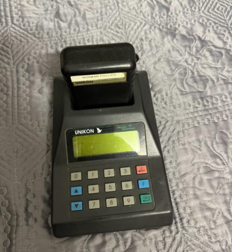 ACTIVE AUCTION USED UNIKON PIGEON CLOCK AND ACCESSORIES FROM 02