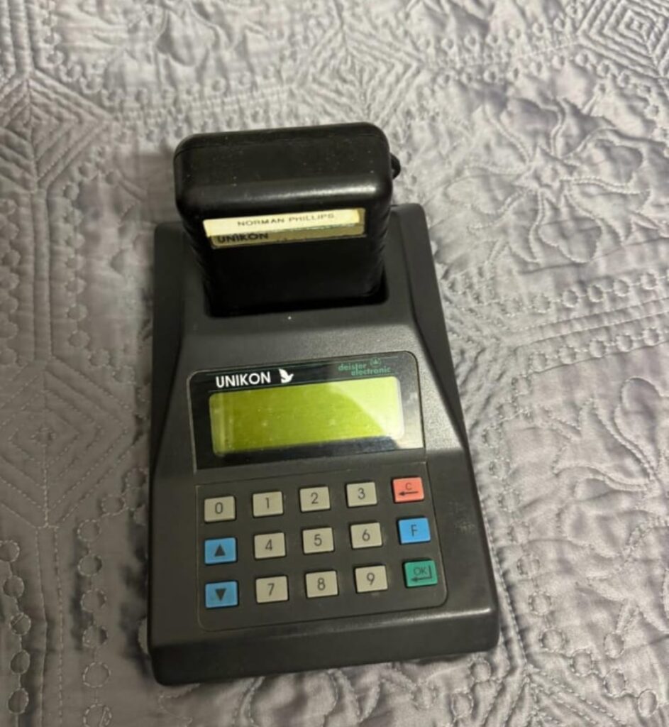 ACTIVE AUCTION USED UNIKON PIGEON CLOCK AND ACCESSORIES FROM 02