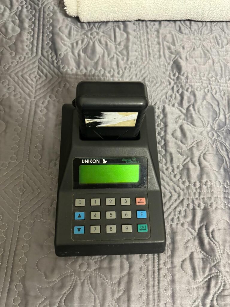 ACTIVE AUCTION USED UNIKON PIGEON CLOCK AND ACCESSORIES FROM 02