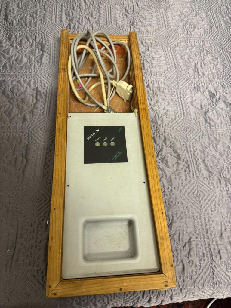 ACTIVE AUCTION USED UNIKON PIGEON CLOCK AND ACCESSORIES FROM 02